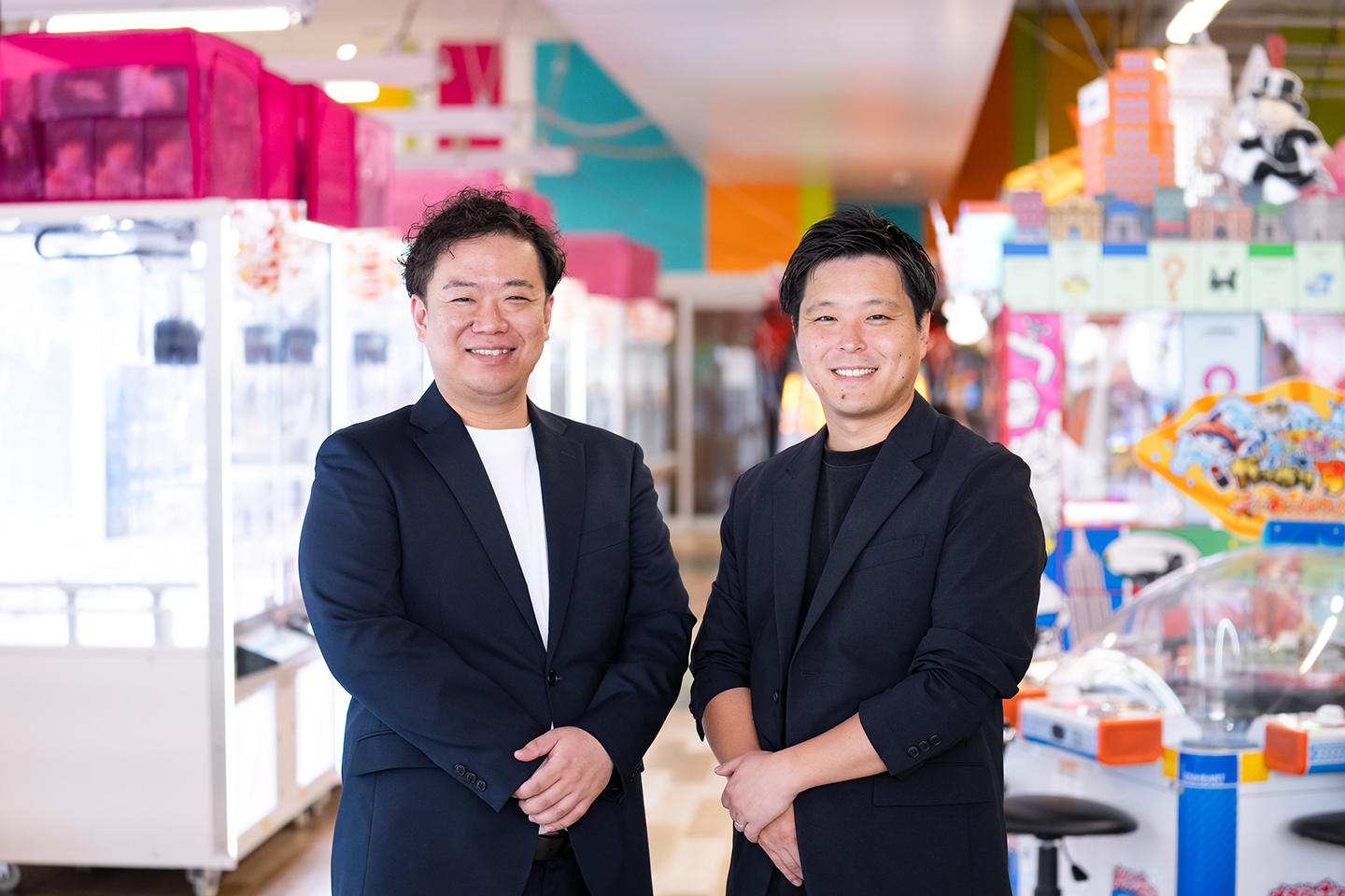 株式会社マルハン 東日本カンパニー L&A営業部　マシンマーチャンダイザー 雲川 翔馬様（写真左） 株式会社デジタルガレージ フィナンシャルマーケティング本部 ペイメントマーケティング部 シニアプロデューサー 大前 慶太郎 （写真右）